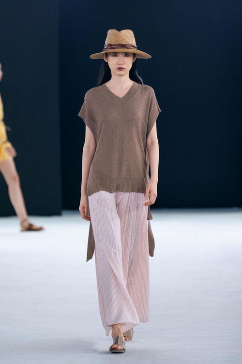 Lorena Antoniazzi 2024春夏系列發(fā)布秀 流動的詩意與結(jié)構(gòu)之美